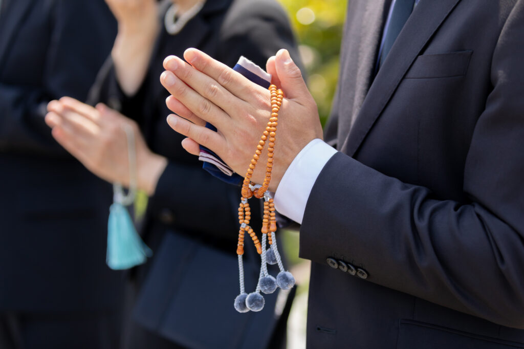 永代供養のお墓参りの仕方は？お供えなどのマナーを解説